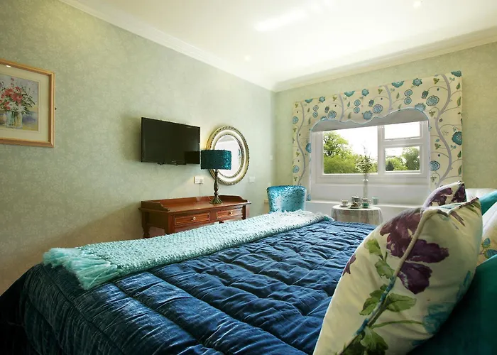 Отель Arbutus 4*