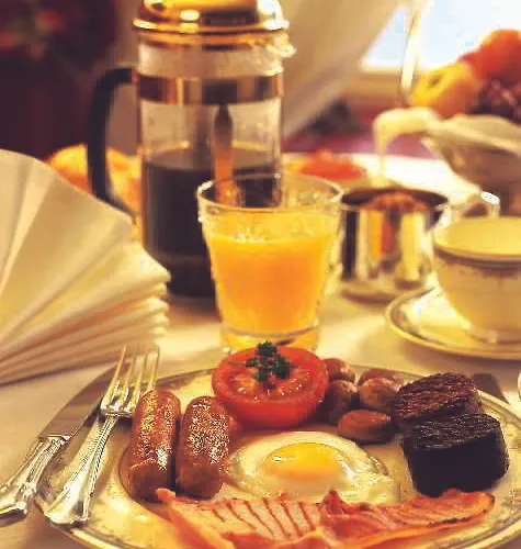 Отель Arbutus 4*